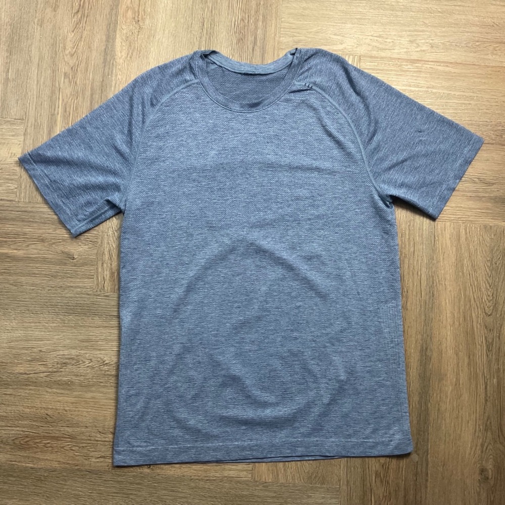Lululemon Metal Vent Tech Shirt Mens Medium Blue Heather Short Sleeve Mesh Knit